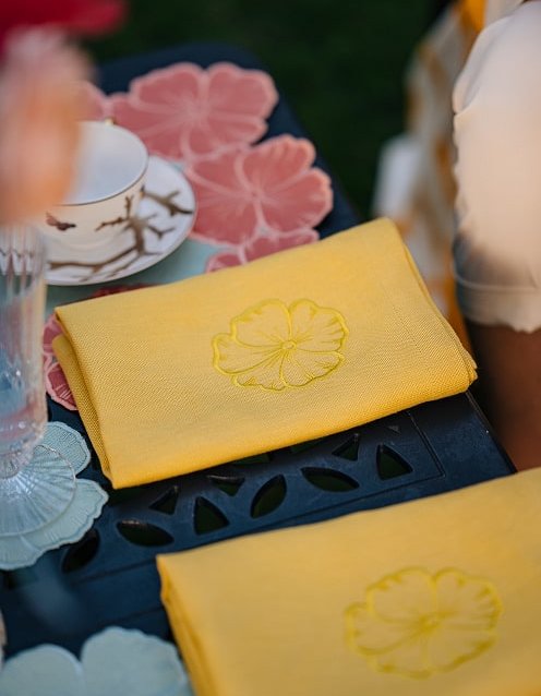 Dance napkin yellow 1